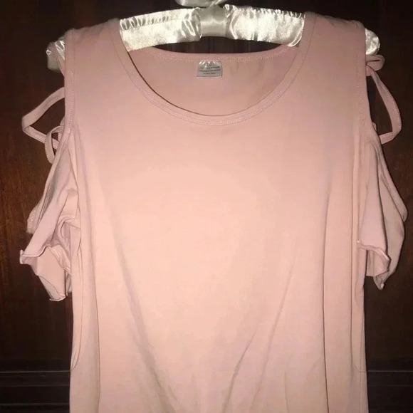 Tops - COLD SHOULDER TOP XXL NWOT